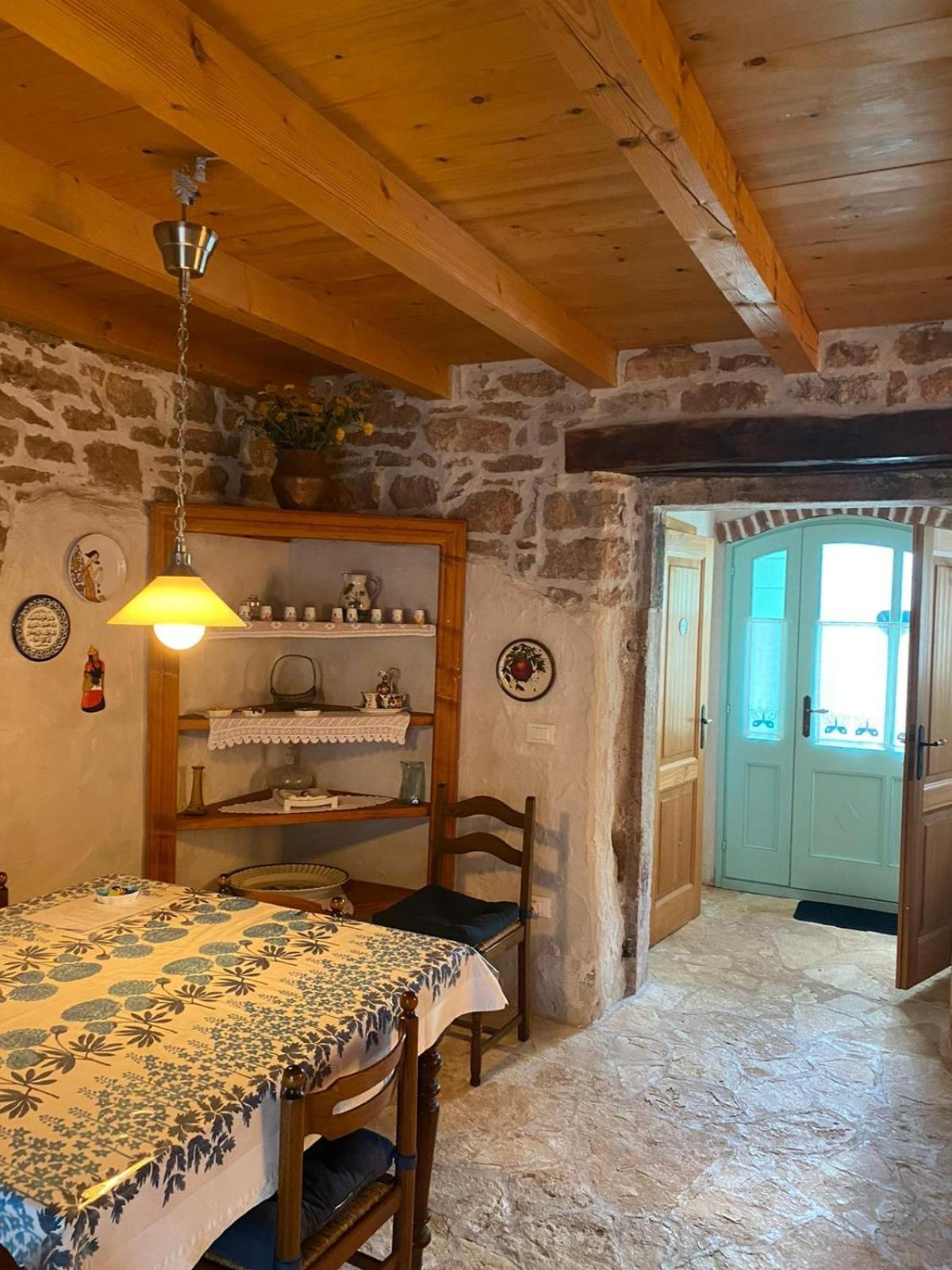 Domos Selene Casa Delle Farfalle Tinjan Exterior foto